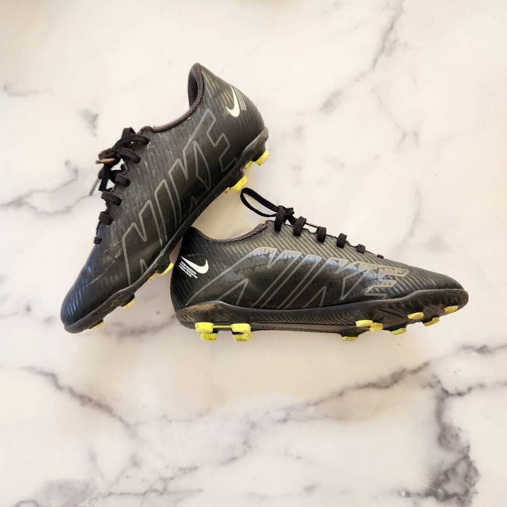 Nike Mercurial kids youth size 3.5 black soccer baseball shoe athletic sporty cl